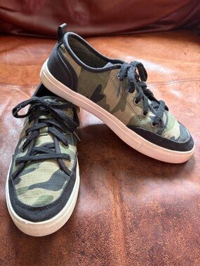 West Harris Kids Camo Shoes Size 4M